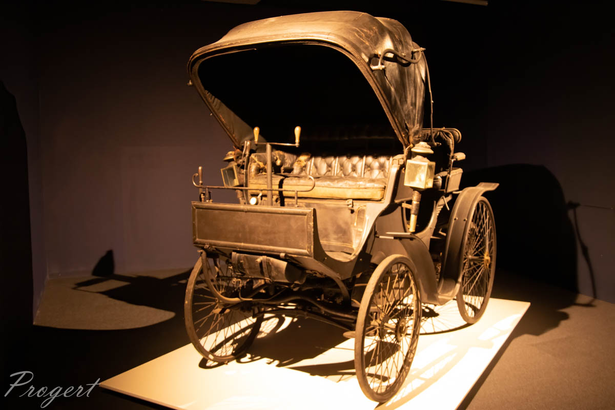 Het Louwman Auto museum
