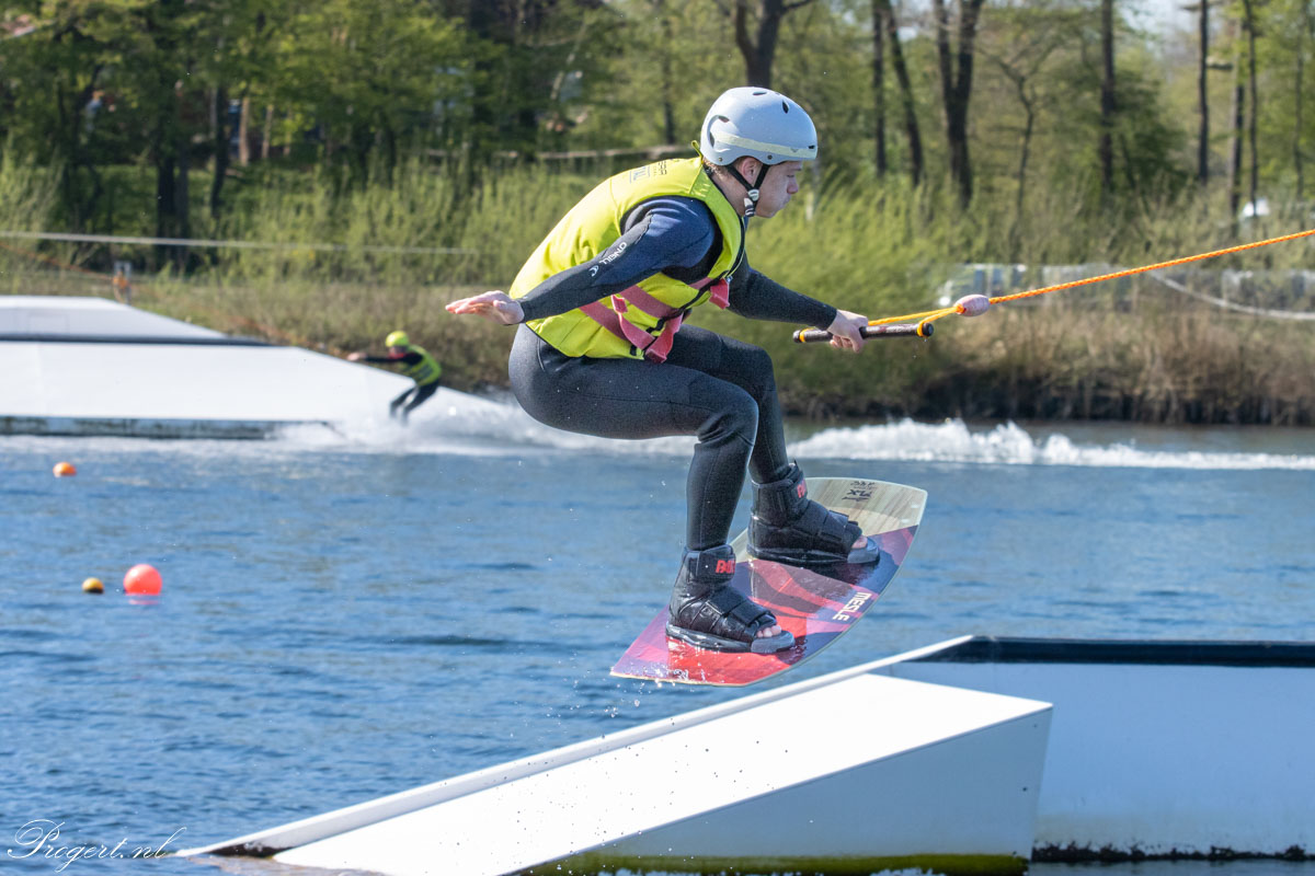 Deel 2 waterskien tijdens voetbalkamp sarto jo17.